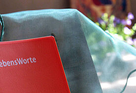 "Lebensworte" heißt die neue Bibel für Soldaten und Beschäftige der Bundeswehr