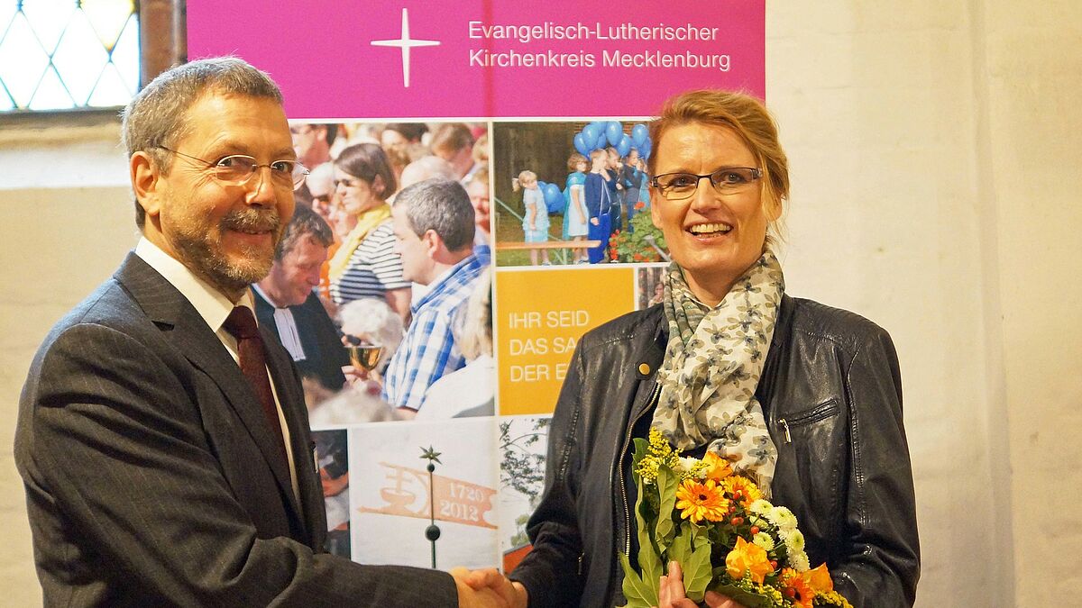 Im März 2016 hatte die mecklenburgische Kirchenkreissynode Britta Carstensen zur Pröpstin gewählt.  Präses Christoph de Boor gratulierte als Erster. 