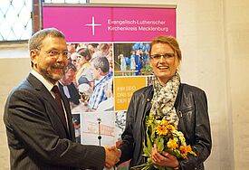 Im März 2016 hatte die mecklenburgische Kirchenkreissynode Britta Carstensen zur Pröpstin gewählt -  Präses Christoph de Boor gratulierte als Erster
