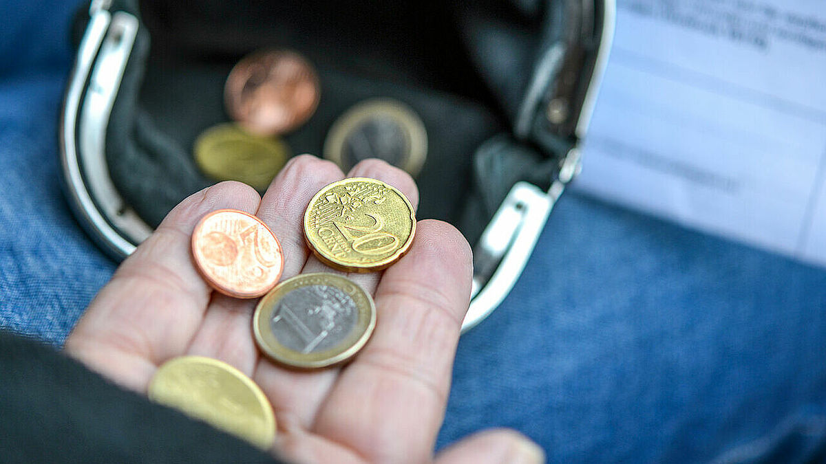 Energiekrise und Inflation sorgen für immer weniger Geld im Portmonee. 