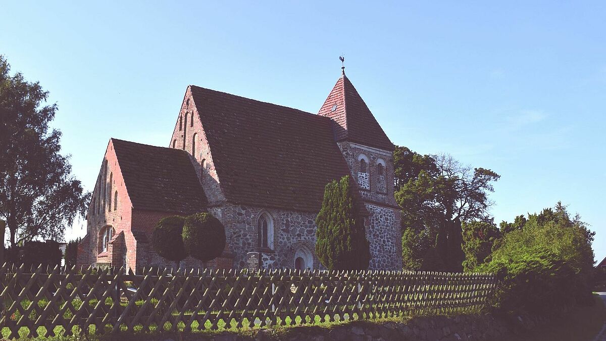 Ein echter Blickfang, die Dorfkirche in Thulendorf.
