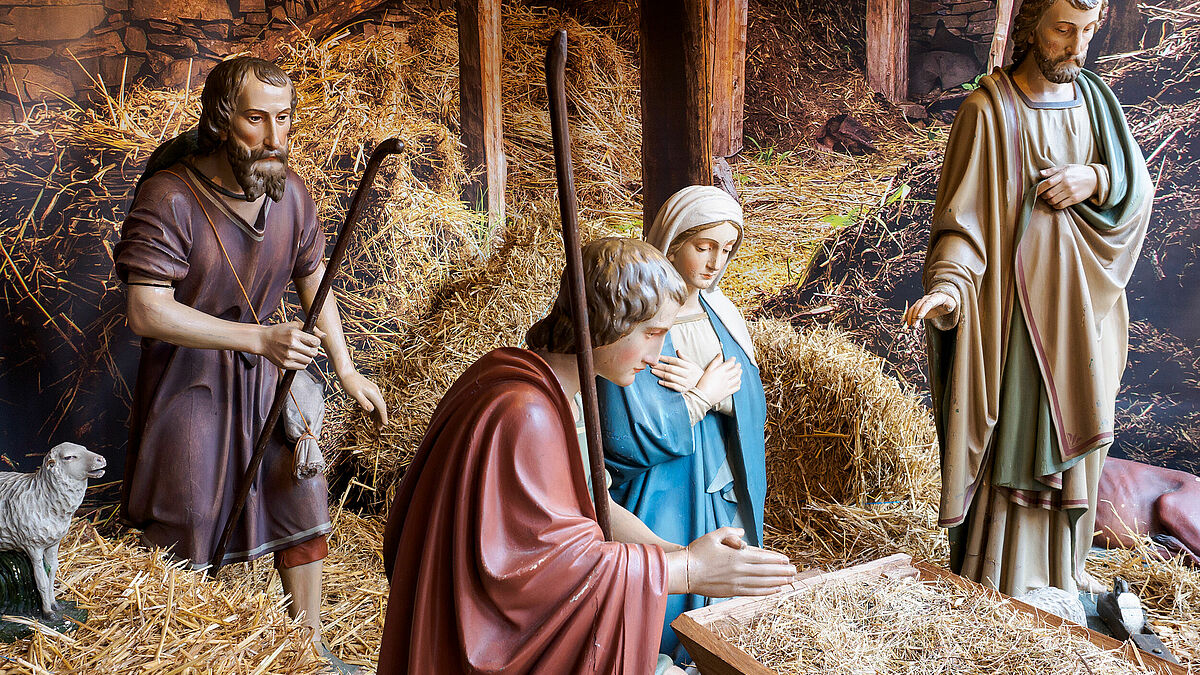 Die Krippe der Kirchenhütte Kiel ist wahrscheinlich mehr als 100 Jahre alt. Sie gehört der katholischen Kirchengemeinde St. Nikolaus. Am 3. Advent wird die Figur des Jesuskinds ergänzt. 