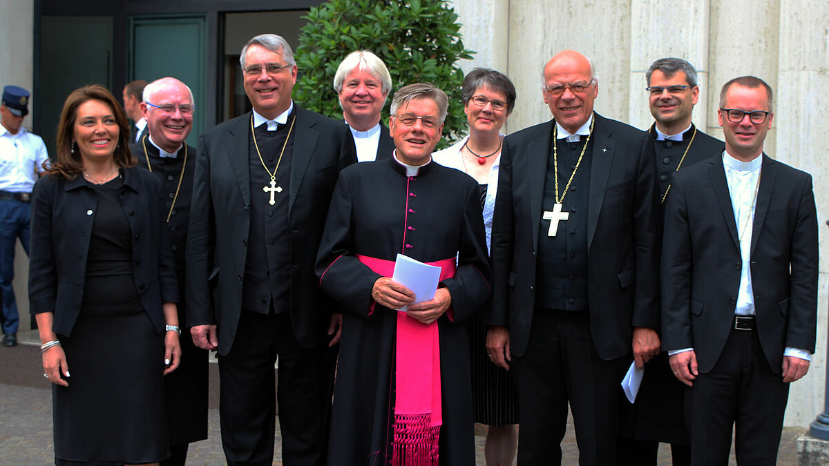 Das Deutsche Nationalkomitee des Lutherischen Weltbundes (DNK/LWB) mit Landesbischof Gerhard Ulrich (3.v.r.). Foto: DNK/LWB