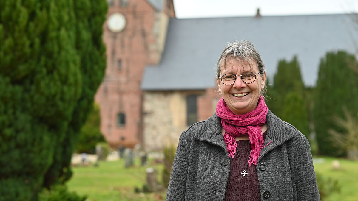 Sandra Limke ist seit 1. Februar Klimaschutzmangerin im Kirchenkreis Schleswig-Flensburg. Sie wird Stück für Stück prüfen, wo Energie eingespart werden kann und an welchen Orten möglichst effizient mit regenerativen Energien gewirtschaftet werden kann.