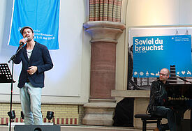 Sänger Mic Donet (links) und Komponist Dieter Falk in der Kulturkirche in Altona.