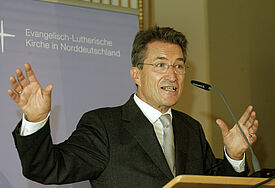 Altbischof Wolfgang Huber beim Kongress der Nordkirche in Schwerin.