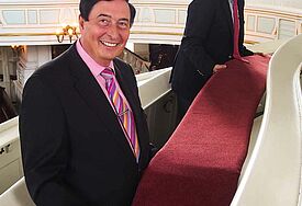 Michel-Hauptpastor Alexander Röder und Dr. Heinz Wings (vorne), Vorstandsvorsitzender der Sparda-Bank Hamburg