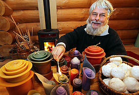 Brennende Kunstwerke in der dunklen Jahreszeit Kerzenmacher Dieter Kandziora und seine brennenden Kunstwerke