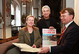 Pröpstin Petra Kallies, Pastor Lutz Jedeck und Christian Schwandt vom Theater Lübeck auf der Kanzel in St. Jakobi