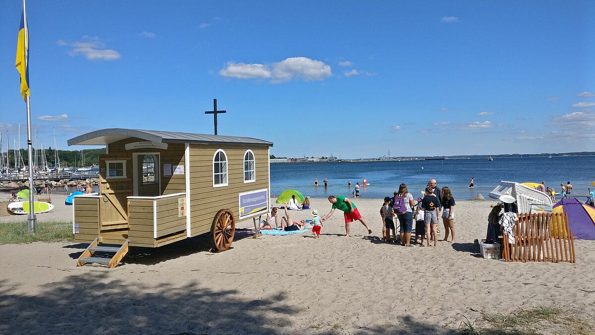 Die Schäferwagenkirche am Strand