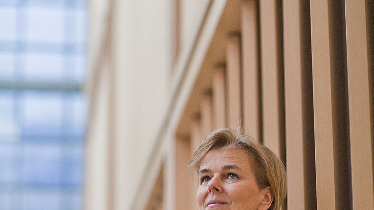 Beatrice von Weizsäcker beschäftigt sich in ihrem neuen Buch "Ist da jemand – Gott und meine Zweifel" mit dem drohenden Verlust von Gottvertrauen 