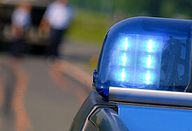 Bei Blaulicht-Einsätzen unterstützt der Seelsorger die Polizisten