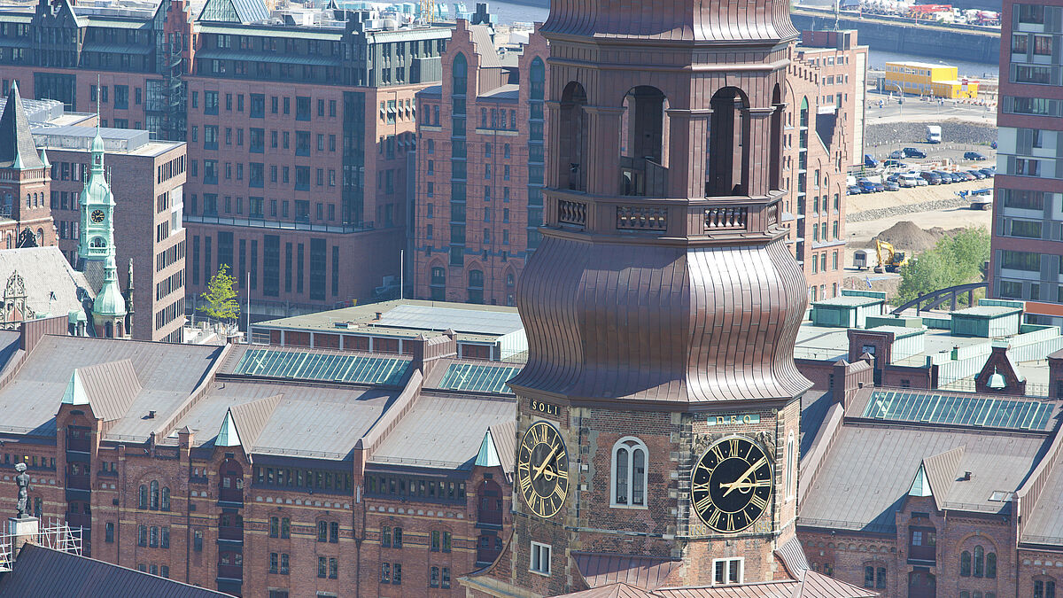 Die Hauptkirche St. Katharinen in Hamburg liegt zwischen Innenstadt und HafenCity.