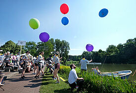 Bunte Ballons mit Pfadfindern beim Kirchentag 2019