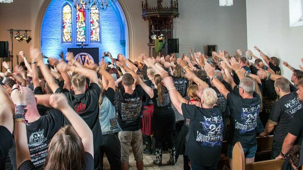 Metal-Gottesdienst in der Kirche in Wacken (Archiv)