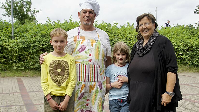 Marktcafé-Team Sebastian Pesch mit Kolja und Smilla Brakemeier und Andrea Streubier Marktcafé-Team Sebastian Pesch mit Kolja und Smilla Brakemeier und Andrea Streubier