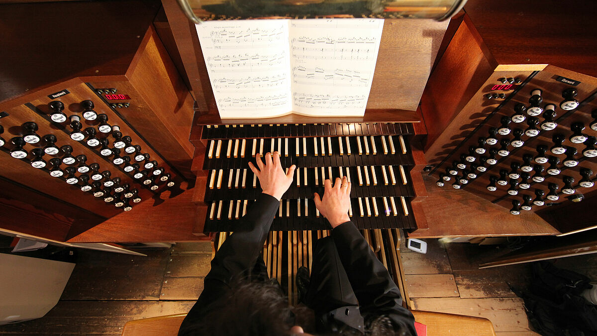 Festgottesdienst mit Orgelmusik