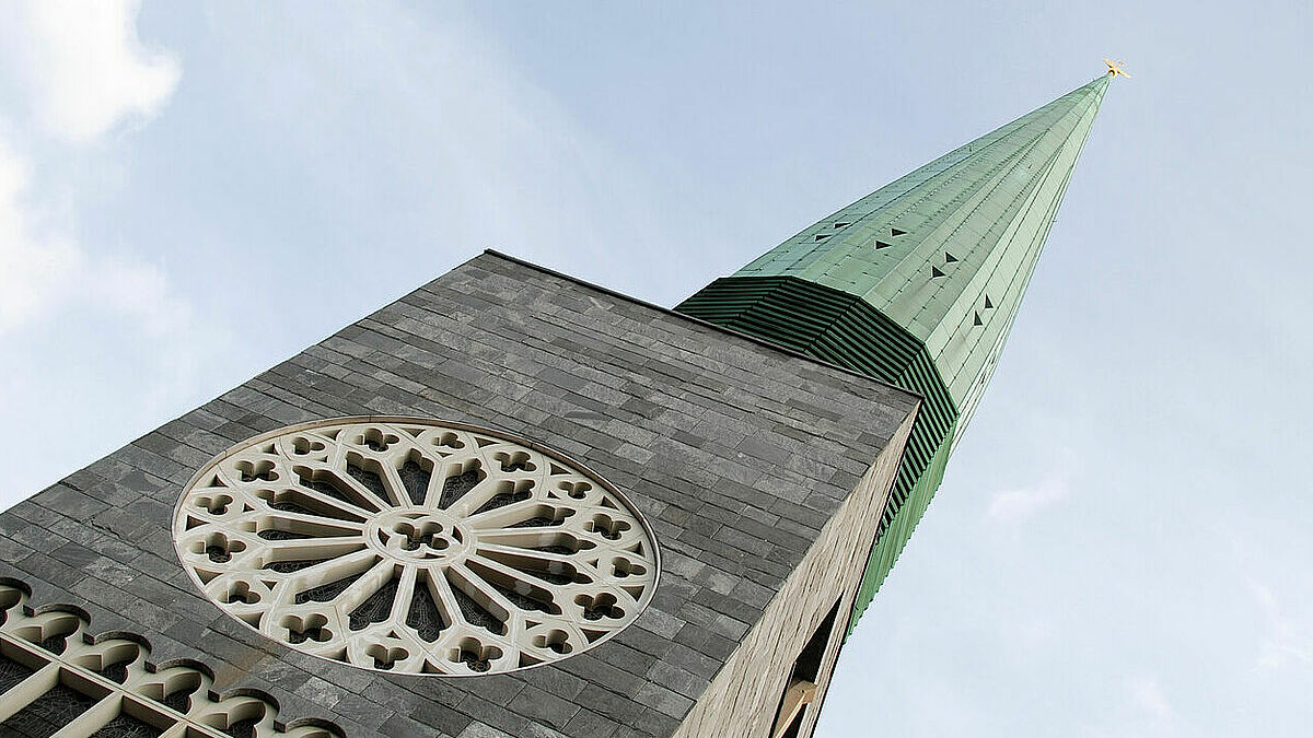 Turm der evangelischen Hauptkirche St. Nikolai am Klosterstern in Hamburg.