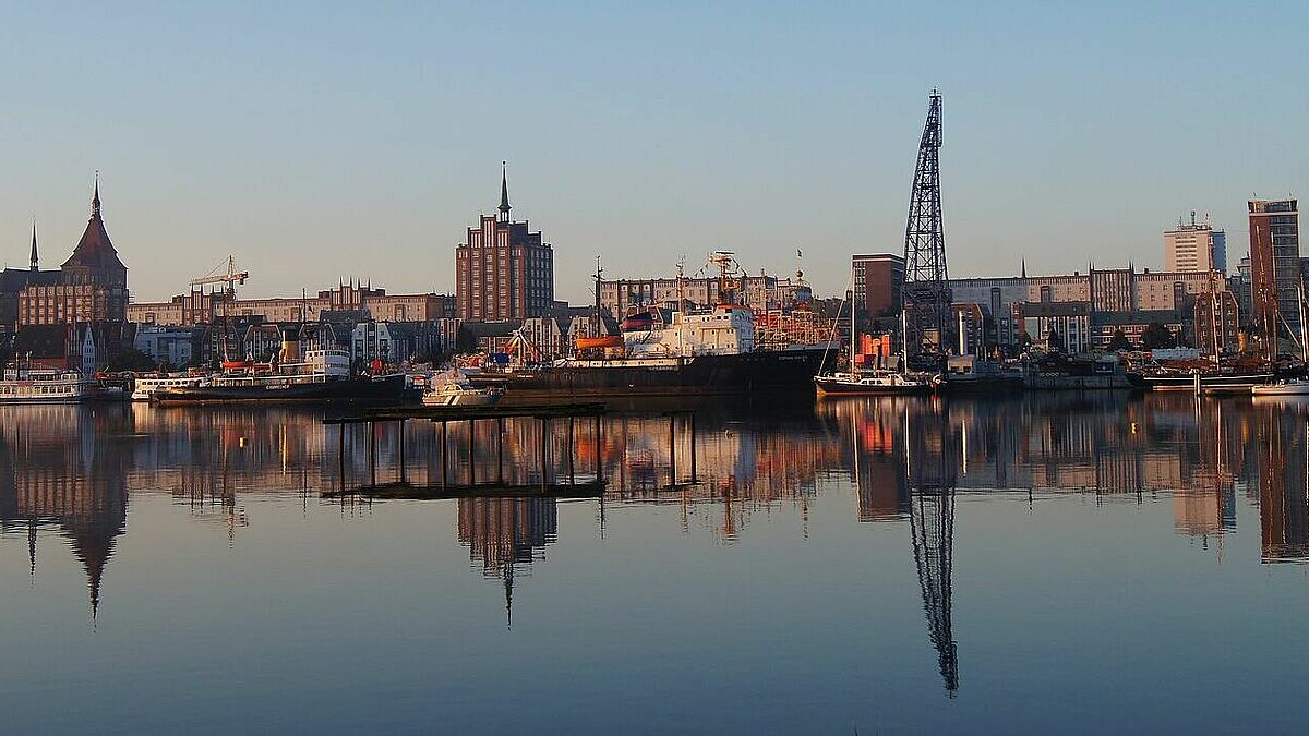 Blick auf den Hafen von Rostock
