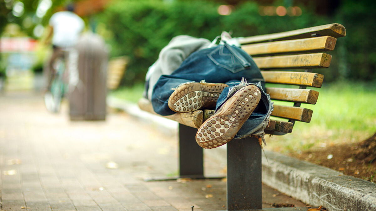 Oft bleibt für Obdachlose nur eine Parkbank