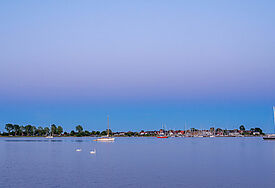 Maasholm an der Schlei zur blauen Stunde.
