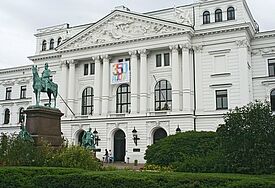 Altona und sein weißes Rathaus haben eine wechselvolle Geschichte hinter sich