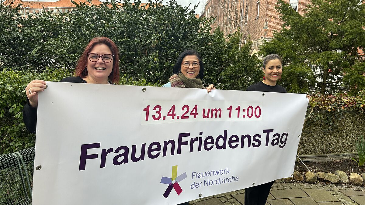 Saskia Albers, Patipan Haack und Shamsia Azarmehr vom Frauenwerk der Nordkirche
haben den Interkulturellen Frauenfriedenstag mit vorbereitet. (von links)
