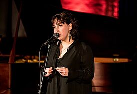 Jessy Martens ist eine Sängerin bei der Blues-Messe in St. Katharinen