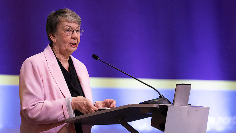 Landesbischöfin bringt Klimaschutzbericht ein Landesbischöfin bringt Klimaschutzbericht ein