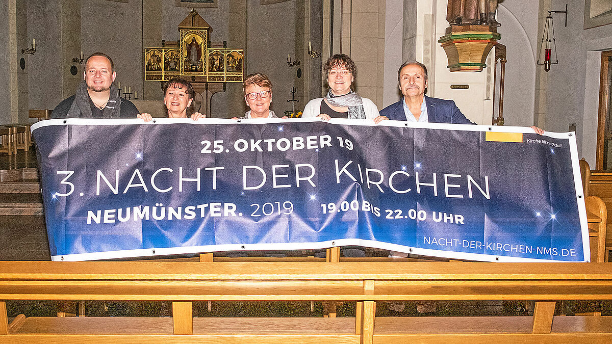 Ökumenisch zur Nacht der Kirchen in Neumünster unterwegs: Diakon Björn Hattenbach (v.l.), Walburga Lutz, Pastorin Angelika Doege-Baden-Rühlmann, Pastorin Simone Bremer und Christian Korzenietz.  