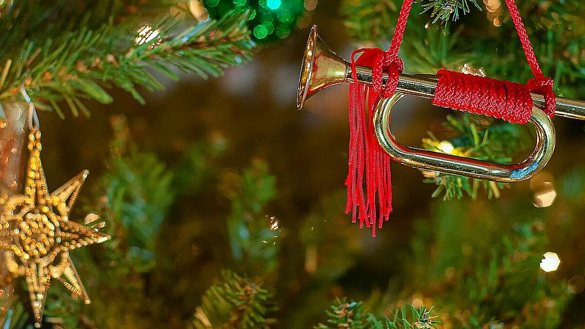 Weihnachtliche Stimmung trotz Corona-Restriktionen: Die Innenhof-Konzerte in verschiedenen Hamburger Senioreneinrichtungen machen es möglich. 