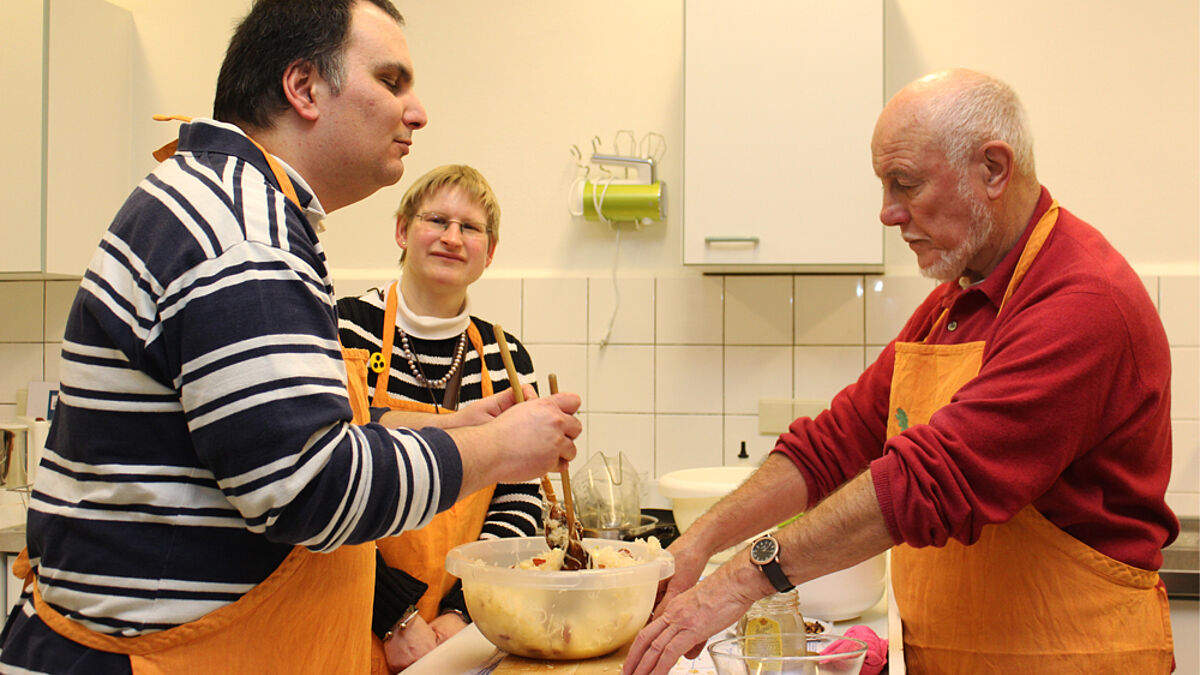 Starkes Team: Horst Michaelis (rechts) kann gut sehen, und Tarkan Gürvardar (links) kann gut riechen, schmecken und fühlen