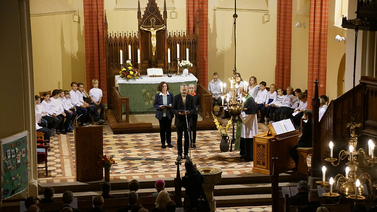 Ökumenischer Gottesdienst in Waren (Müritz) am 16. Oktober 2019: Rund 450 Menschen hatten sich in der St.-Georgen-Kirche versammelt, um an die Andacht dort und die von dieser ausgehenden ersten Demonstration im heutigen Mecklenburg-Vorpommern vor 30 Jahren zu erinnern. Foto: Stefan Döbler, Nordkirche