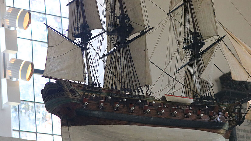 Votivschiff in der Seemannskirche Prerow. Votivschiff in der Seemannskirche Prerow.