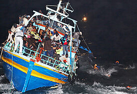 Im Mittelmeer spielen sich Flüchtlingsdramen ab, wie hier an der Küste von Lampedusa (Archivfoto)