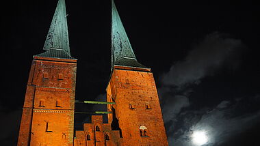 Lübecker Dom bei Nacht 
