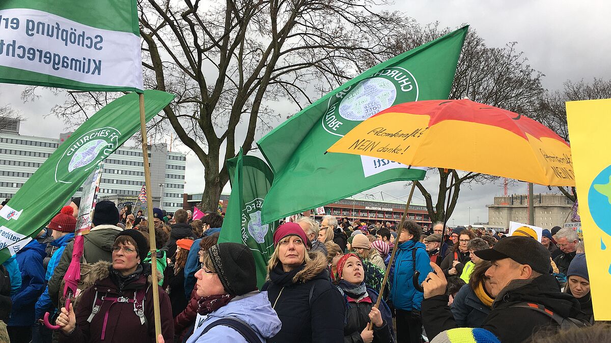 "Wir solidarisieren uns mit Fridays for Future und rufen gemeinsam zur Demo auf!" Das ökumenische Bündnis "Churches for Future" unterstützt die Klimademos seit vielen Jahren. Gleichzeitig sollen Gemeinden motiviert werden, selber mehr Klimaschutz umzusetzen.