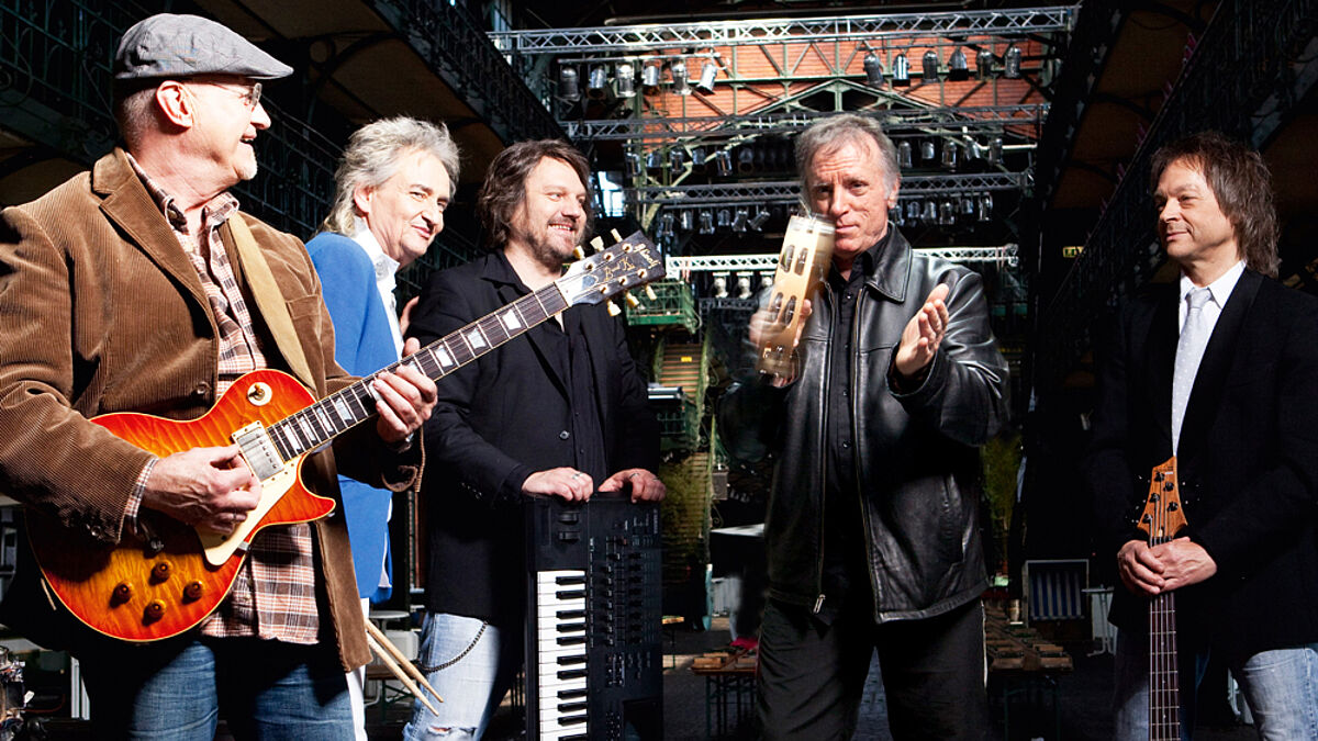 Die deutsche Rockband "Lake" tritt in Jamel auf