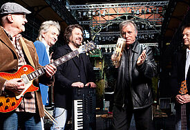 Die deutsche Rockband "Lake" tritt in Jamel auf