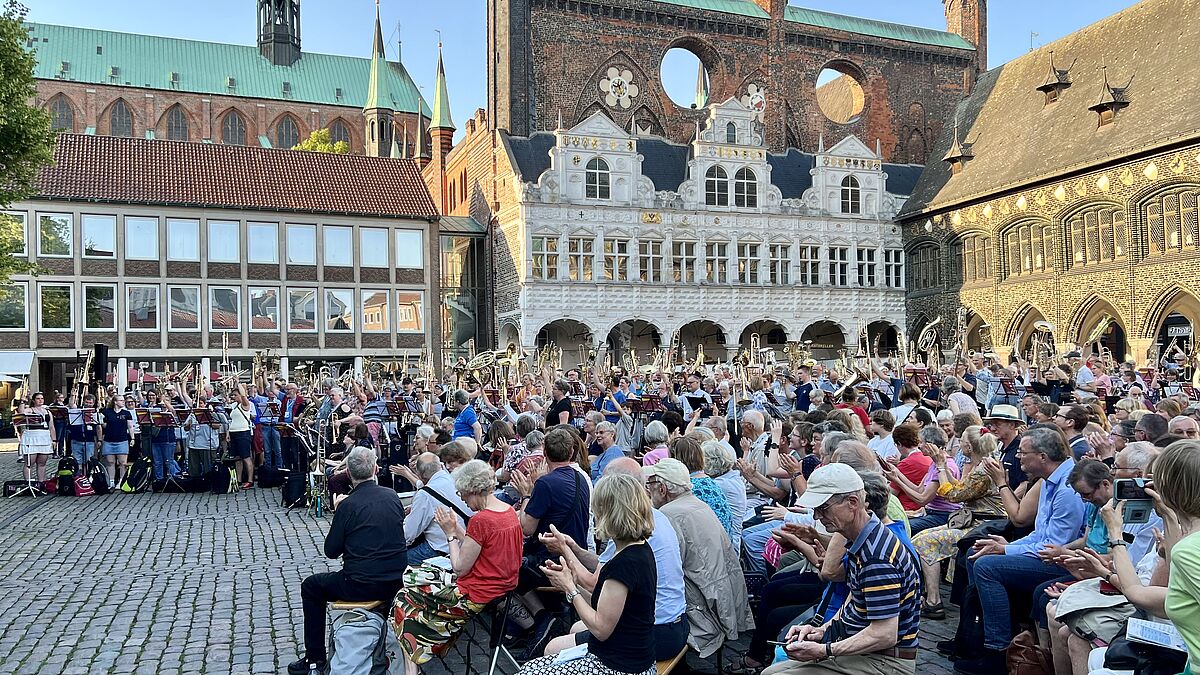 Eröffnungsveranstaltung des Kirchenmusikfestes auf dem Markt in Lübeck