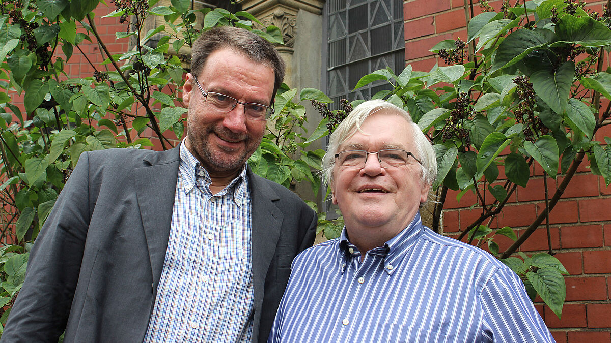 Pastor Hans-Christoph Goßmann (rechts) von der evangelischen Jerusalem-Gemeinde Hamburg und Wolfgang Seibert, Vorsitzender der Jüdischen Gemeinde Pinneberg, sind seit Jahren freundschaftlich verbunden. 