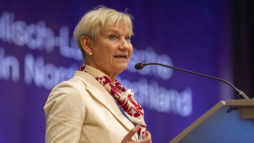 Bischöfin Fehrs bei Einbringung Präventionsgesetz Bischöfin Fehrs bei Einbringung Präventionsgesetz