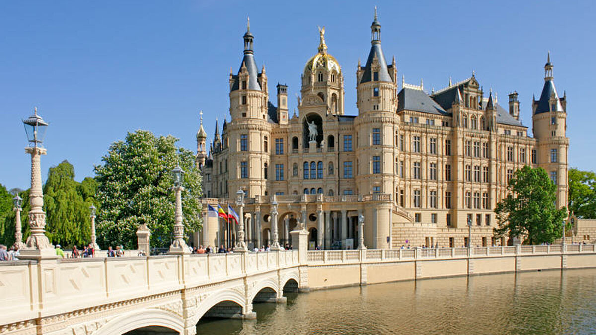 Die Forschungsvorhaben können sich beim Jugendgeschichtstag am 18. November 2016 im Schweriner Schloss der Öffentlichkeit präsentieren