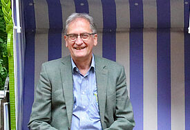 Ulrich Schmidt im Strandkorb.
