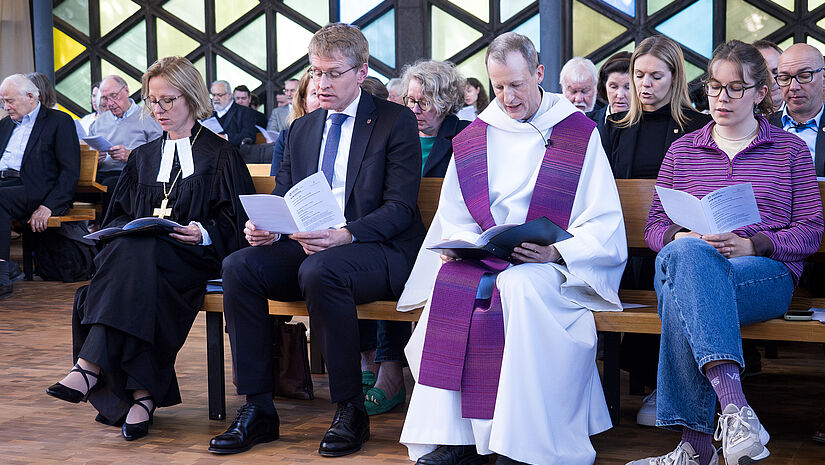 Pater Christian Dieckmann, Hochschulseelsorger der Katholischen Studierendengemeinde, bei Ökumenischem Gottesdienst Kiel Kriegsende 2025 Pater Christian Dieckmann, Hochschulseelsorger der Katholischen Studierendengemeinde, bei Ökumenischem Gottesdienst Kiel Kriegsende 2025
