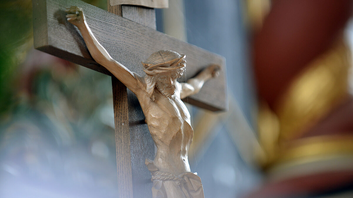 Am Karfreitag erinnern Christen an das Leiden und Sterben Jesu am Kreuz.