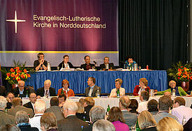Blick auf das Präsidium der Nordkirchen-Synode