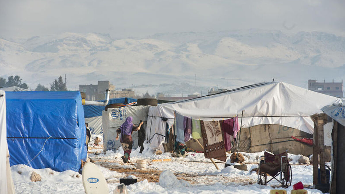 Flüchtlinge aus Syrien in einem Zeltcamp nahe der Stadt Barr Elias im Bekaa-Tal im Libanon (Archiv). In notdürftigen Unterkünften verharren die Flüchtlinge bei Kälte, Matsch und Schnee in ihren provisorischen Zeltunterkünften. 