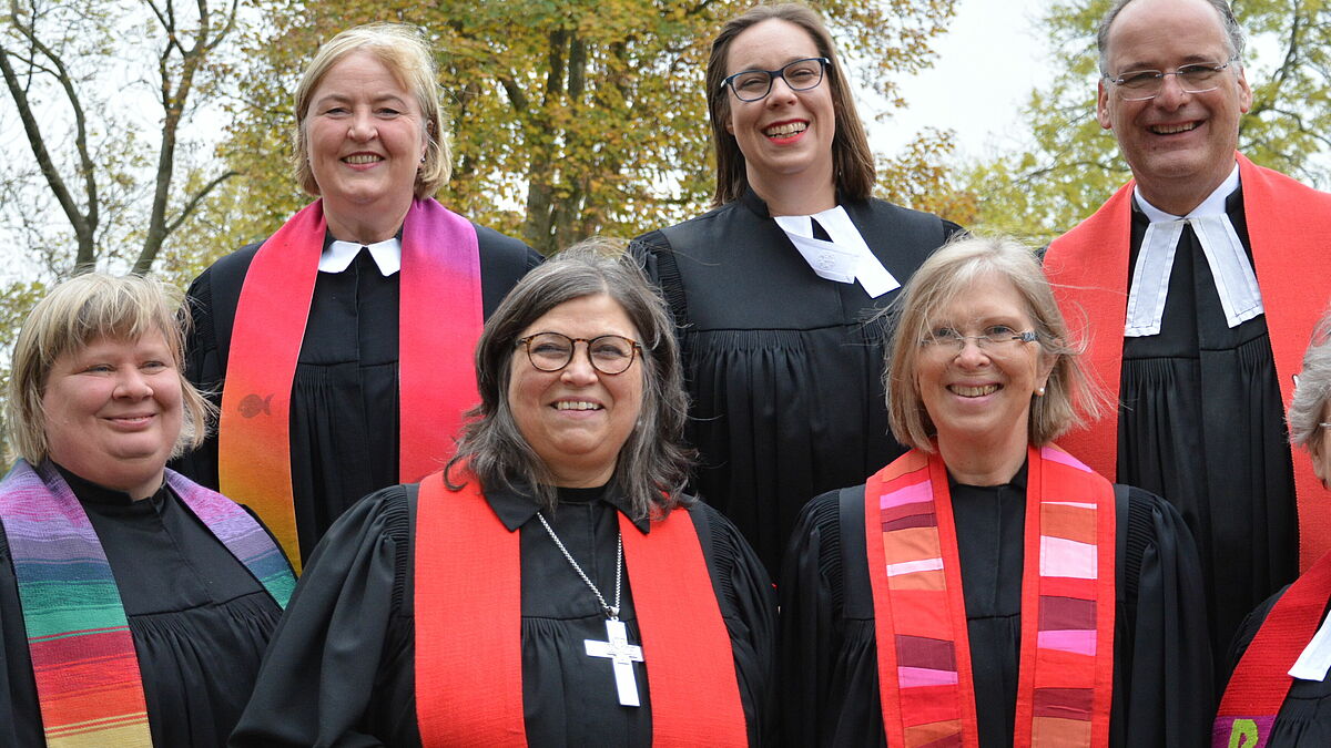 Das Pfarrteam der Nördlichen Geest mit Pröpstin Iris Rönndahl Christiane Decker Carmen Rahlf Sarah Hertel Anja Kapust Arne Gerundt und Ulrike Lindemann-Tausche blickt zuversichtlich in die Zukunft. 