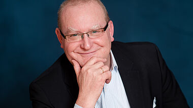 Dem Theologen Martin Rosowski geht es darum, Männer in ihren besonderen Fähigkeiten anzusprechen, um ins Gespräch zu kommen.